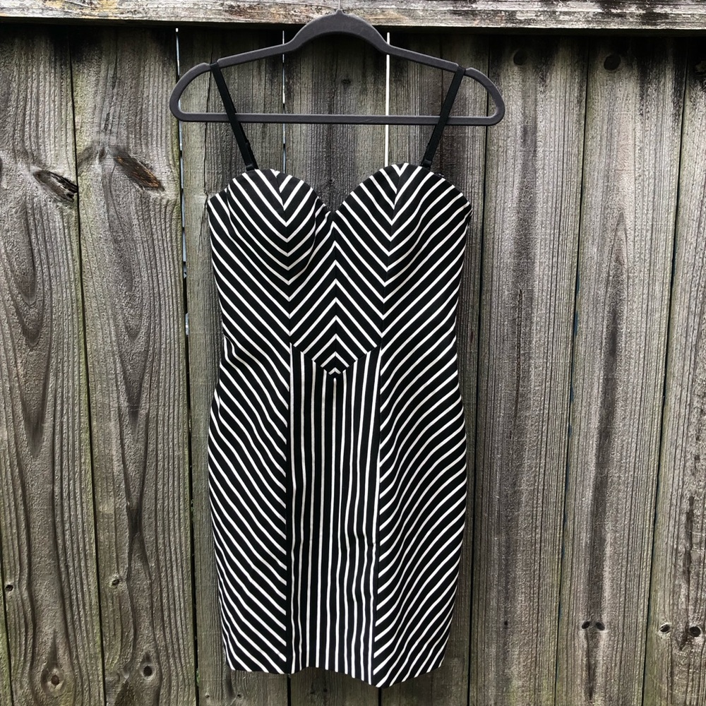 Guess Vintage Y2K Mini Dress Size M Black White Chevron Stripe Bodycon Sexy